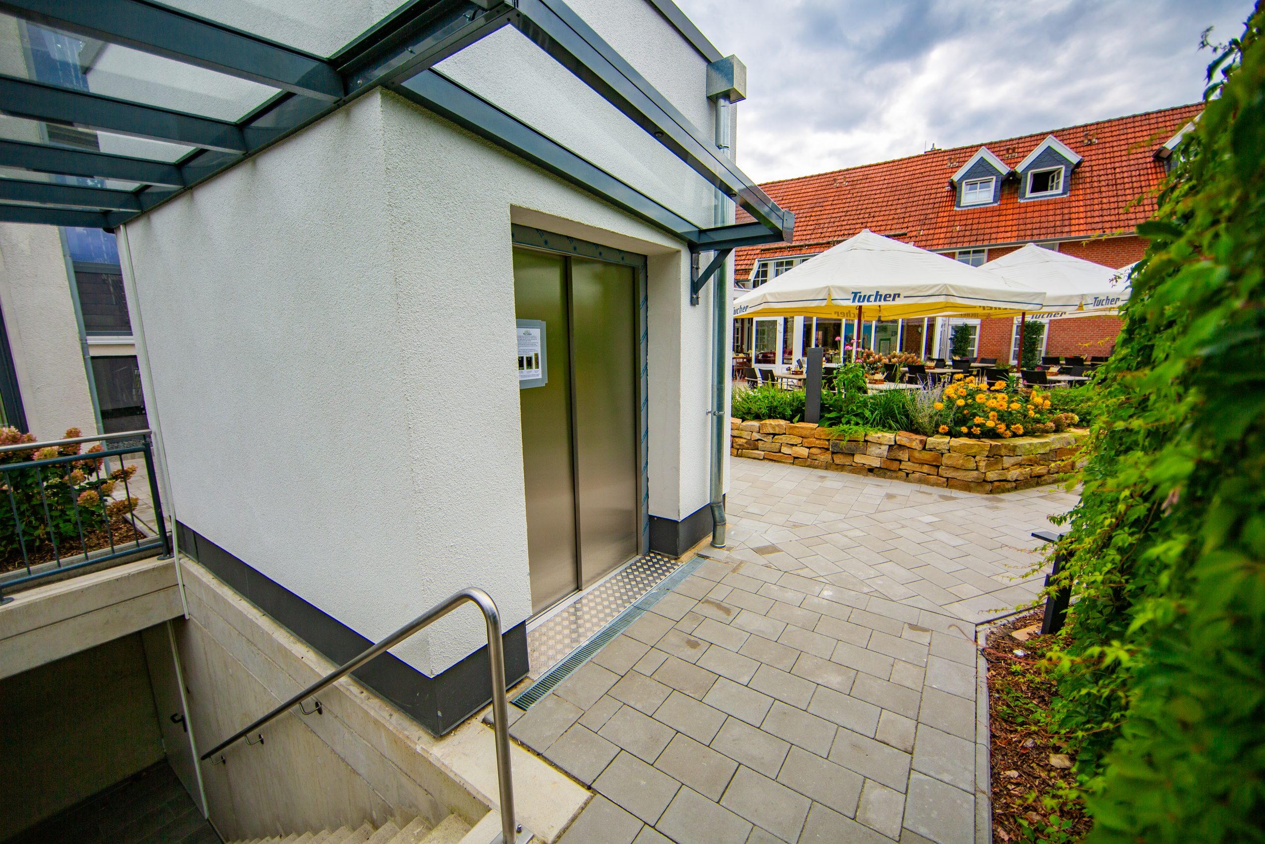 Aufzug zum Fahrradkeller im Hotel Altes Landhaus